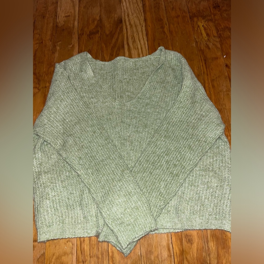 Women’s knit sweater. Size small